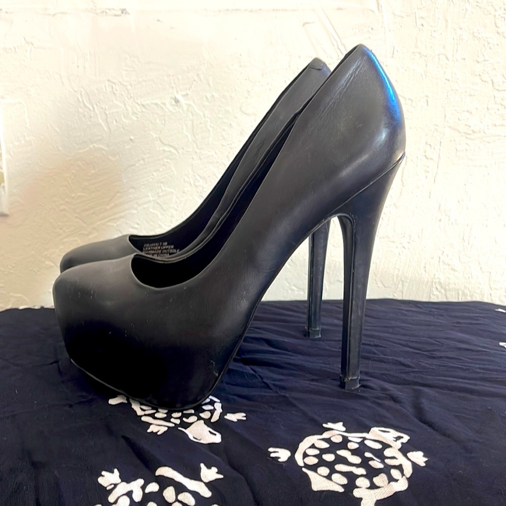 Steve Madden Black platform heels